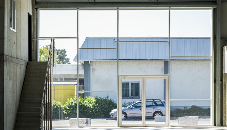 Referenz 03: PACO Halle Glasfassade Innenansicht